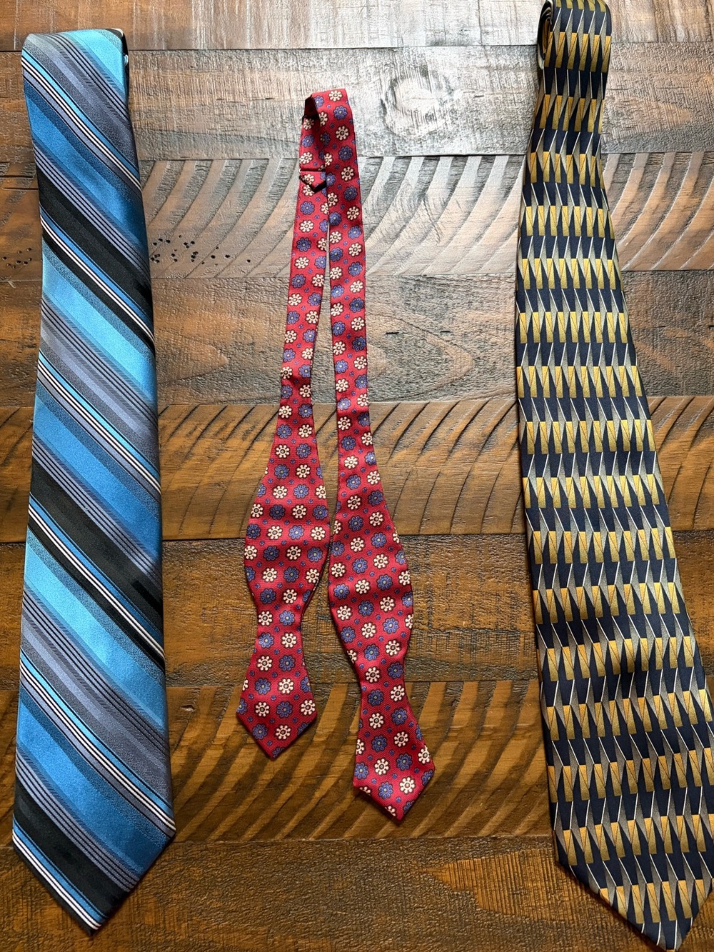 Men's Lot of 3 Assorted Neckties & Bowtie Geometric Multicolor Silk & Poly